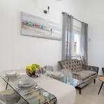アパート J&j New Modern Elegant With Balcony And Loggia - Free Private Parking Fast Wi-fi And 3 Air Conditioners *