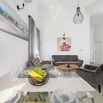 J&j New Modern Elegant With Balcony And Loggia - Free Private Parking Fast Wi-fi And 3 Air Conditioners アパート *