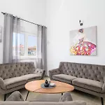 アパート J&j New Modern Elegant With Balcony And Loggia - Free Private Parking Fast Wi-fi And 3 Air Conditioners *
