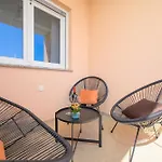 J&j New Modern Elegant With Balcony And Loggia - Free Private Parking Fast Wi-fi And 3 Air Conditioners プーラ