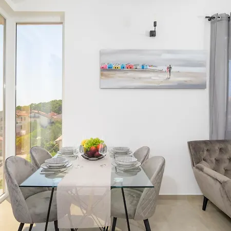 J&j New Modern Elegant With Balcony And Loggia - Free Private Parking - Fast Wi-fi And 3 Air Conditioners 풀라