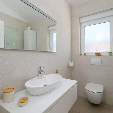 J&j New Modern Elegant With Balcony And Loggia - Free Private Parking Fast Wi-fi And 3 Air Conditioners * Pula