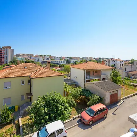 J&j New Modern Elegant With Balcony And Loggia - Free Private Parking Fast Wi-fi And 3 Air Conditioners Apartman