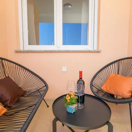 J&j New Modern Elegant With Balcony And Loggia - Free Private Parking Fast Wi-fi And 3 Air Conditioners Apartman *