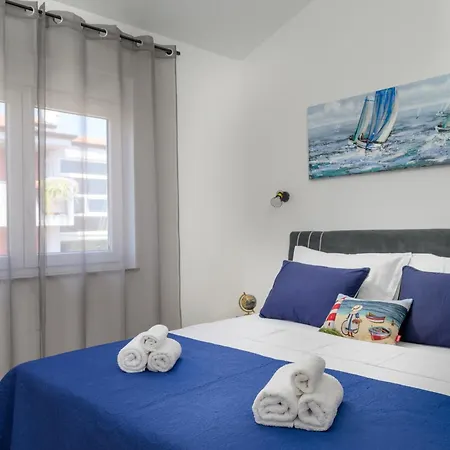 Apartman J&j New Modern Elegant With Balcony And Loggia - Free Private Parking Fast Wi-fi And 3 Air Conditioners