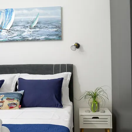 Apartman J&j New Modern Elegant With Balcony And Loggia - Free Private Parking Fast Wi-fi And 3 Air Conditioners *