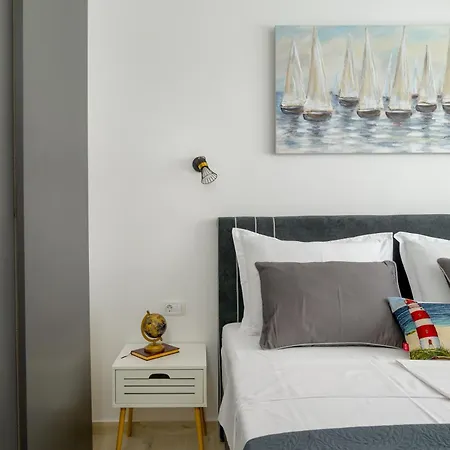 Apartman J&j New Modern Elegant With Balcony And Loggia - Free Private Parking Fast Wi-fi And 3 Air Conditioners *