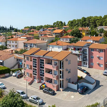 J&j New Modern Elegant With Balcony And Loggia - Free Private Parking - Fast Wi-fi And 3 Air Conditioners Pula