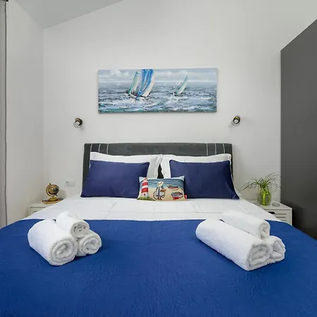 J&j New Modern Elegant With Balcony And Loggia - Free Private Parking Fast Wi-fi And 3 Air Conditioners Apartman