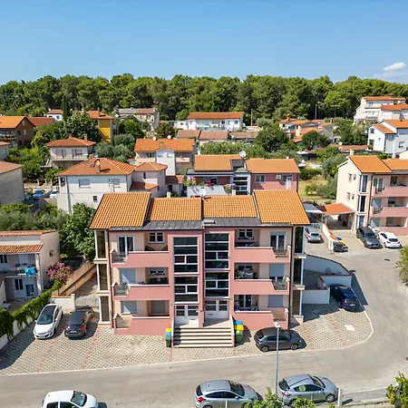 Apartment J&j New Modern Elegant With Balcony And Loggia - Free Private Parking - Fast Wi-fi And 3 Air Conditioners *