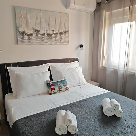 J&j New Modern Elegant With Balcony And Loggia - Free Private Parking - Fast Wi-fi And 3 Air Conditioners Pula